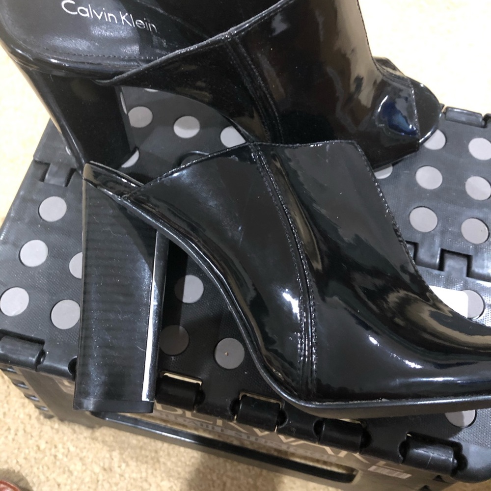 Sandals - Picture 2 of 5